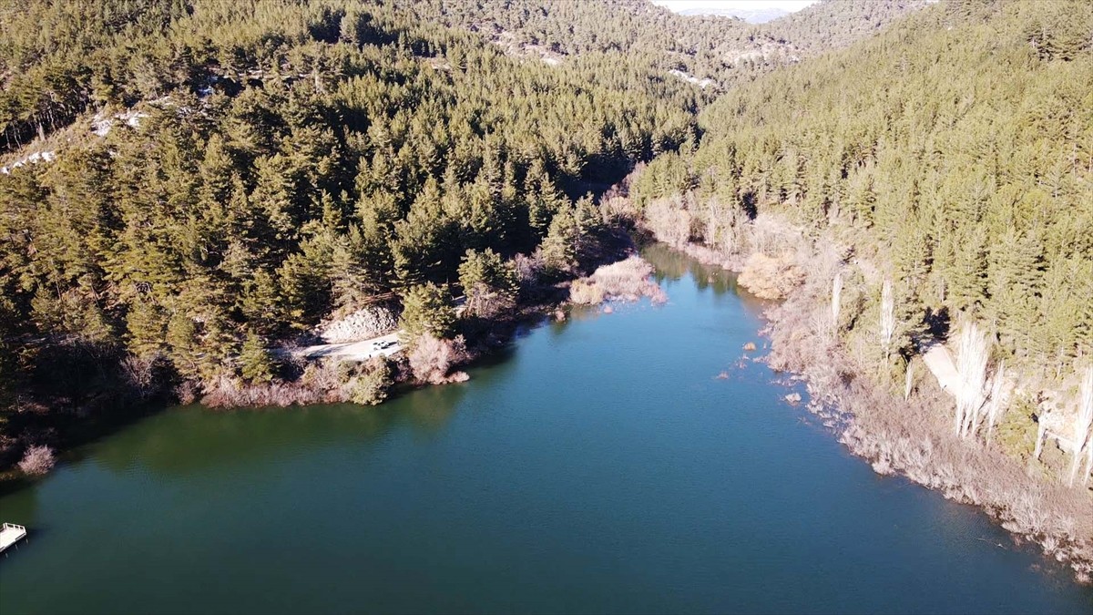Muğla'nın Ula ilçesinde yağış azlığı nedeniyle suyu kıyıdan yaklaşık 50 metre çekilen Ula Göleti...