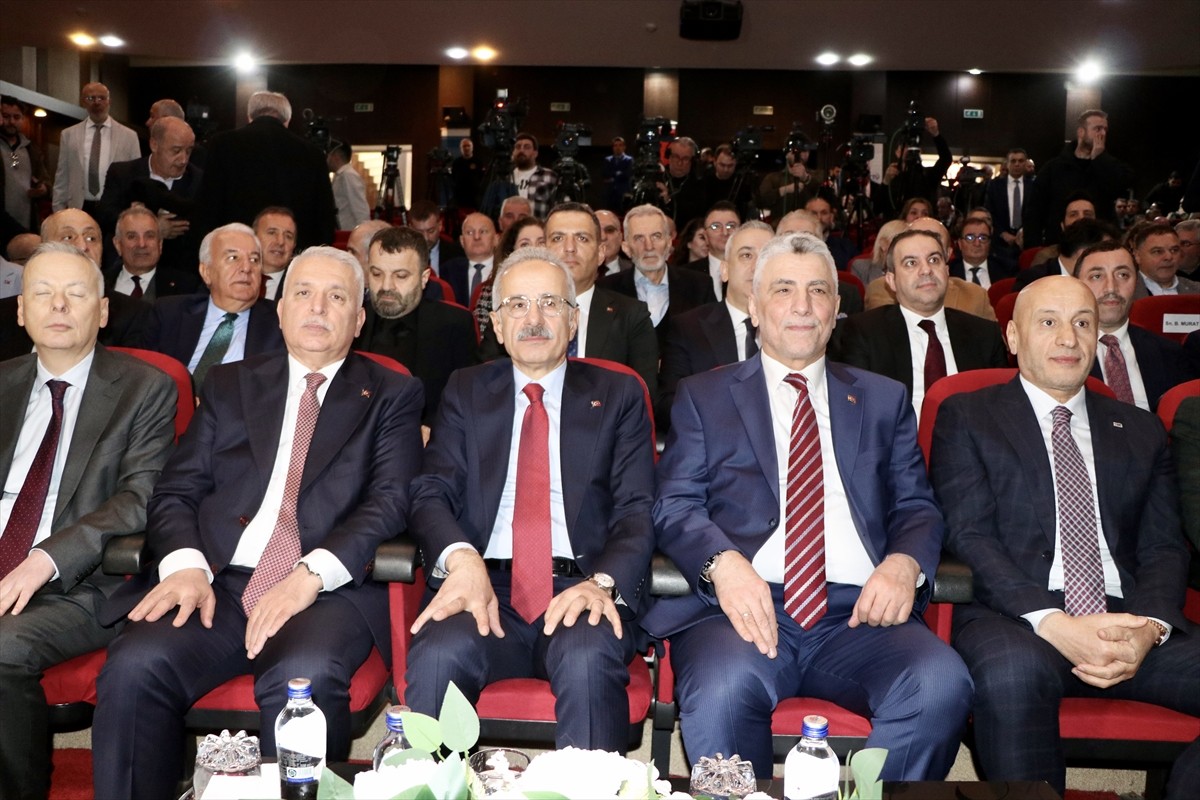 Ocak ayı dış ticaret verileri, Ticaret Bakanı Ömer Bolat (sağ2), Ulaştırma ve Altyapı Bakanı...