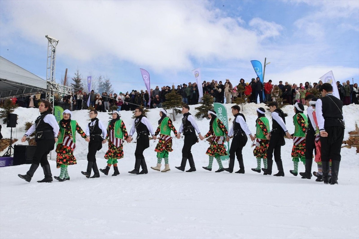 Ordu'nun Kabadüz ilçesinde 20. Çambaşı Kış Festivali organize edildi. Kızak yarışı ve karda...
