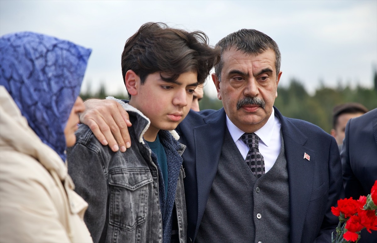 Osmaniye'de 6 Şubat 2023'teki depremlerde hayatını kaybedenler için anma programı düzenlendi....