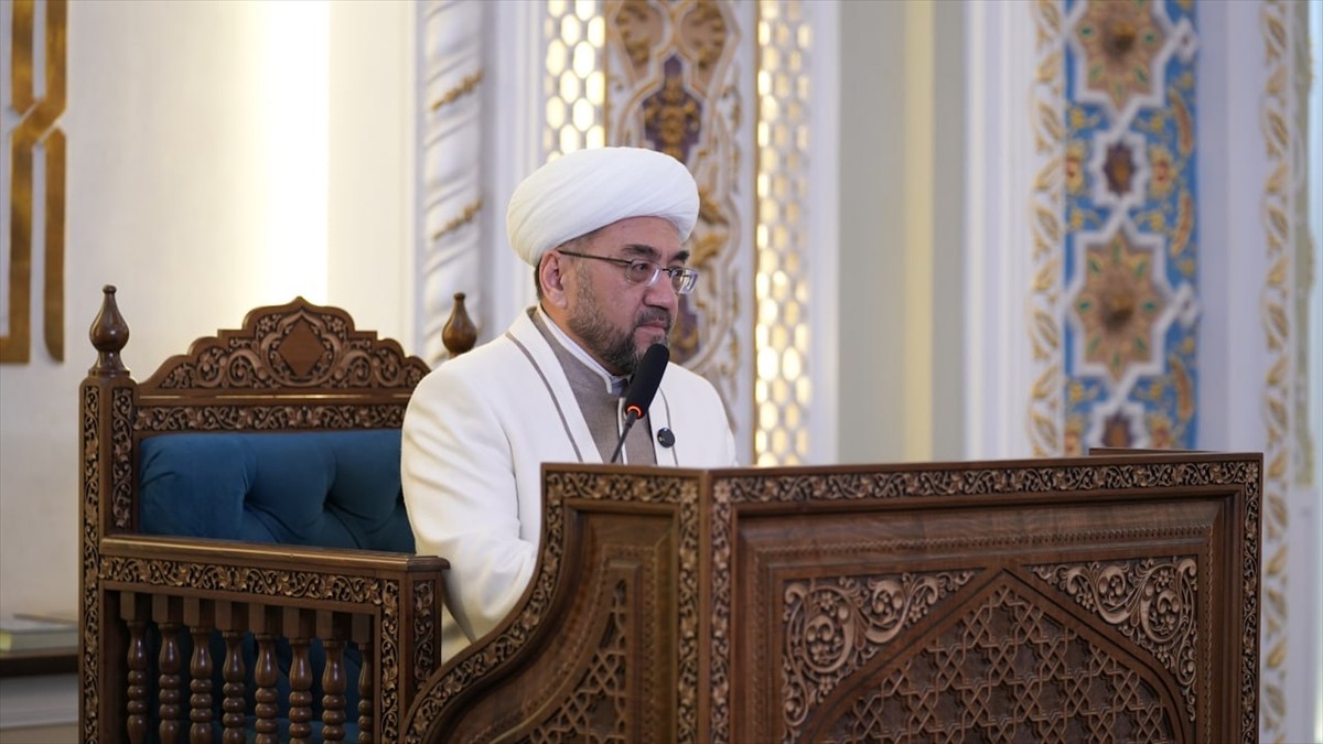 Özbekistan'da ramazan ayının başlamasıyla Müslümanlar, ilk teravih namazını eda etti. Başkent...