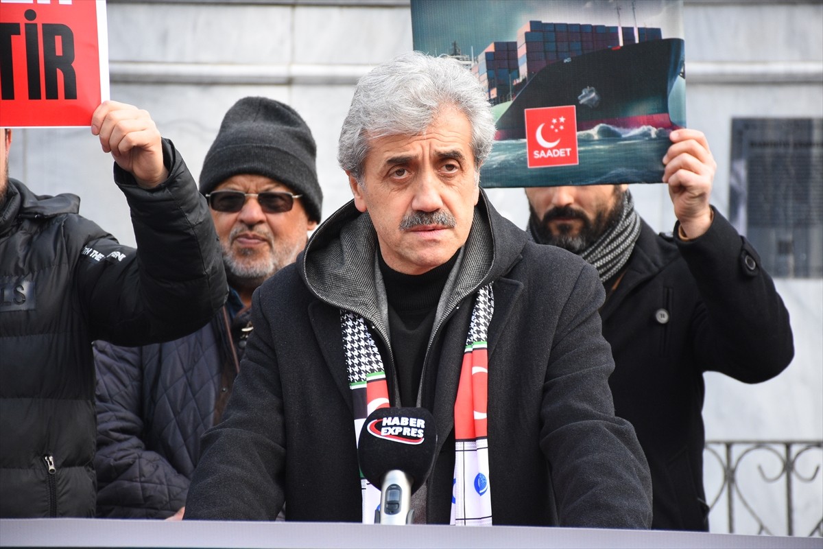 Saadet Partisi İl Başkanlığı üyeleri, ABD Başkanı Donald Trump'ın Gazze'yi "devralma" ve...