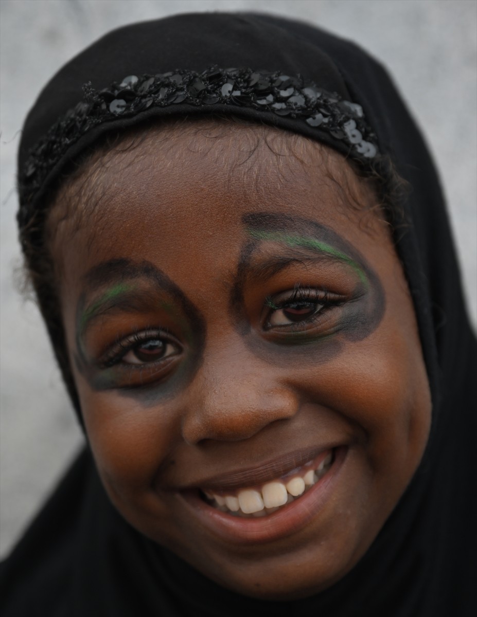 Sadece İnsan Uluslararası Yardım Derneği, Madagaskar'ın Mahajanga bölgesinde aralarında yetimlerin...