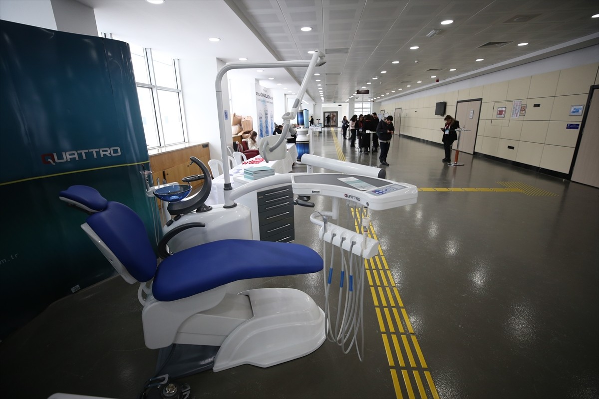 Sakarya'da ağız ve diş sağlığının ele alındığı "4. Uluslararası Dental Oral Enfeksiyonlar ve 3....