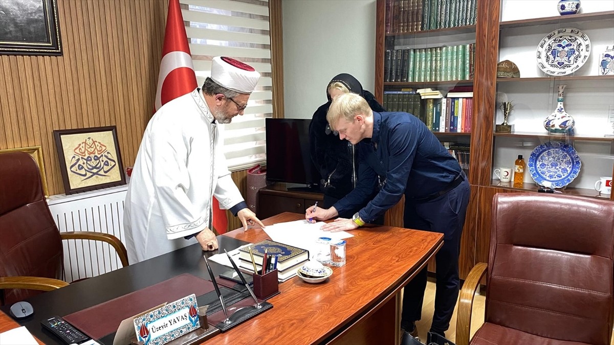 Sakarya'da Türk kadınla evlenme kararı alan Finlandiyalı Johan Österman, İslamiyet'i seçti....