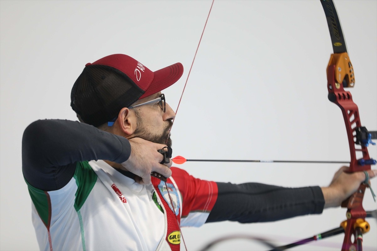 Samsun'da düzenlenen Avrupa Salon Okçuluk Şampiyonası'nda sıralama atışları gerçekleştirildi....