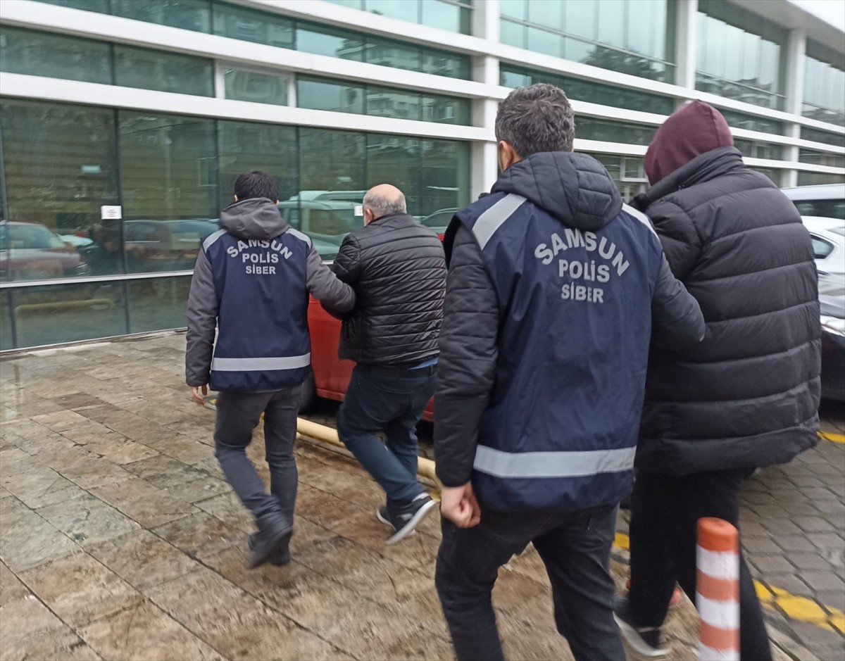 Samsun'da düzenlenen yasa dışı bahis operasyonunda gözaltına alınan 3 şüpheliden 2'si...