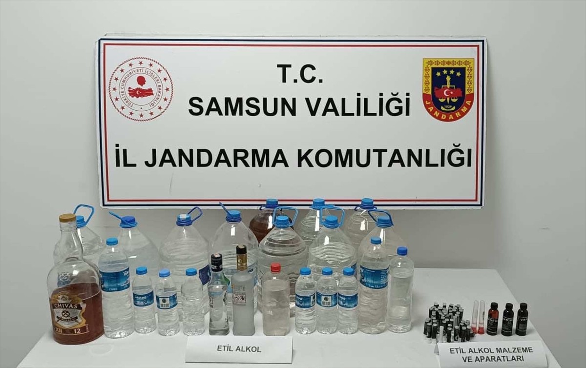 Samsun'da sahte içki ürettiği iddia edilen şüpheli gözaltına alındı. Operasyonda 55 litre etil...
