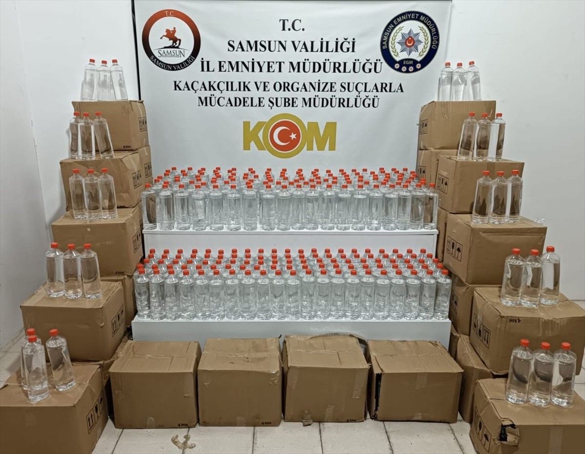 Samsun'un Atakum ilçesinde düzenlenen operasyonda, nakliye aracında ev eşyaları arasına gizlenmiş...