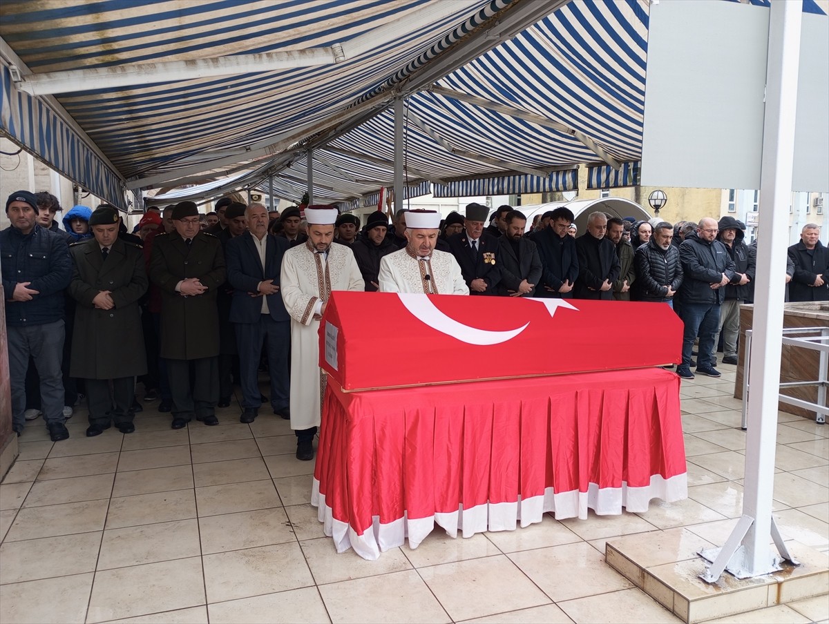 Samsun'un Çarşamba ilçesinde 71 yaşında geçirdiği kaza sonucu yaşamını yitiren Kıbrıs gazisi...