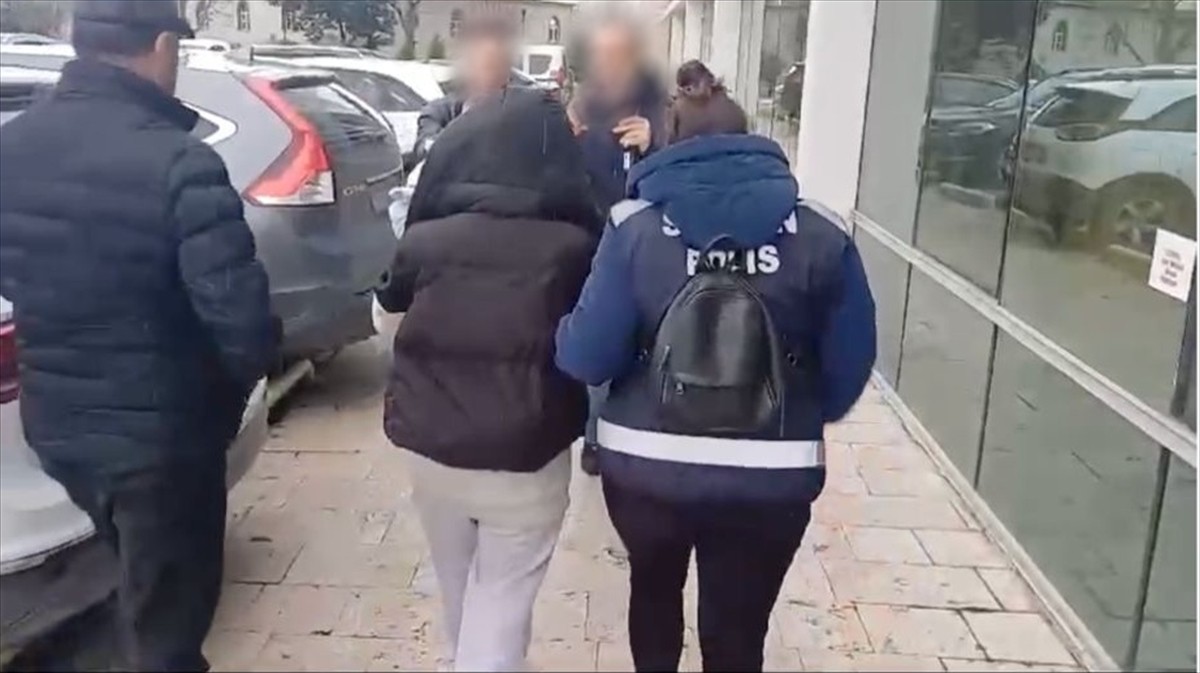 Samsun'un İlkadım ilçesinde evden hırsızlık suçundan yargılanan kadın, mahkemede başka bir...