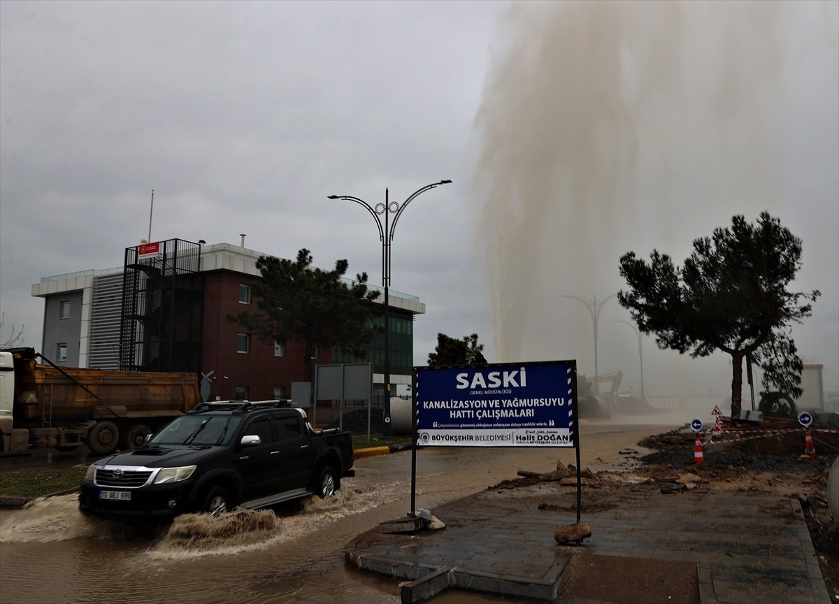 Samsun'un İlkadım ilçesinde içme suyu isale hattında patlama meydana geldi. Patlamanın ardından...