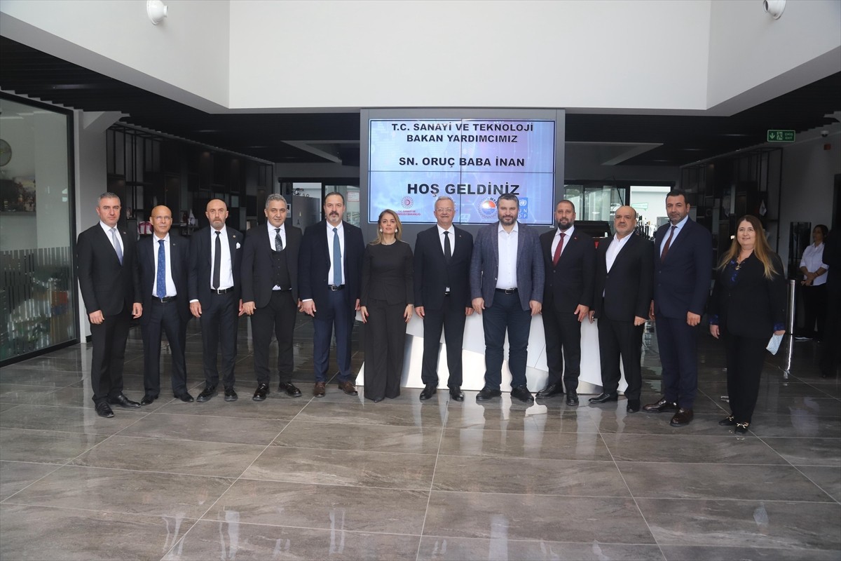 Sanayi ve Teknoloji Bakan Yardımcısı Oruç Baba İnan (sağ 5), Mersin Tarsus Organize Sanayi...