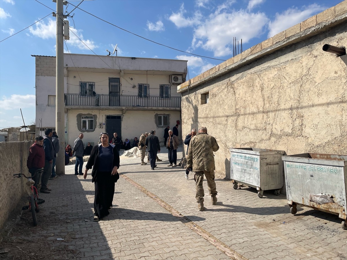 Şanlıurfa'da, komşular arasında arazi anlaşmazlığı nedeniyle çıkan silahlı kavgada bir kadın ve...