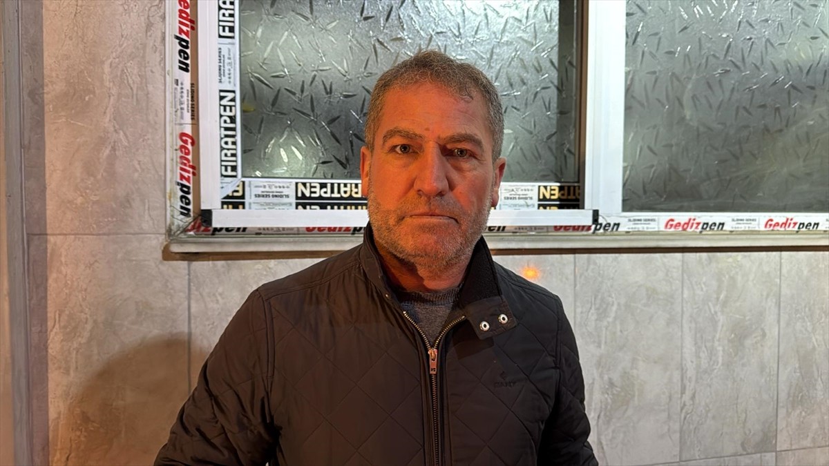 Siirt'in Kurtalan ilçesinde bir binada çıkan yangında dumandan etkilenen 20 kişi tedavi altına...