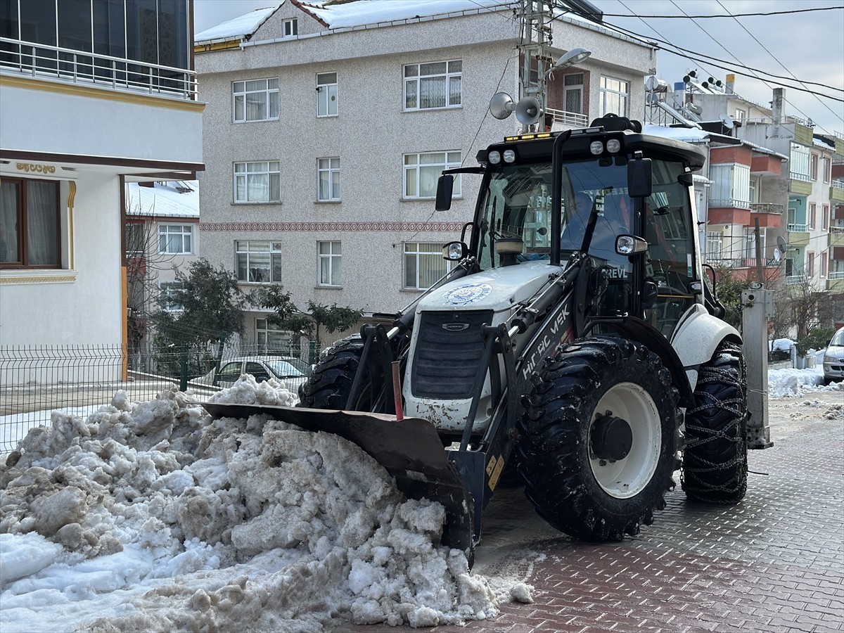 Sinop ve Kastamonu'da kar nedeniyle 339 yerleşim birimine ulaşım sağlanamıyor. Sinop'un Gerze...