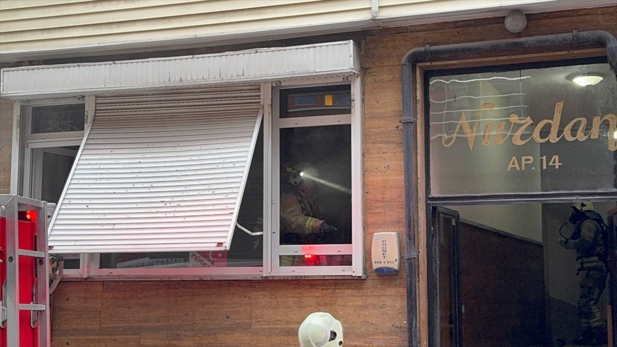 Şişli'de 4 katlı binanın giriş katındaki dairede çıkan yangında 1 kişi hayatını kaybetti. İhbar...