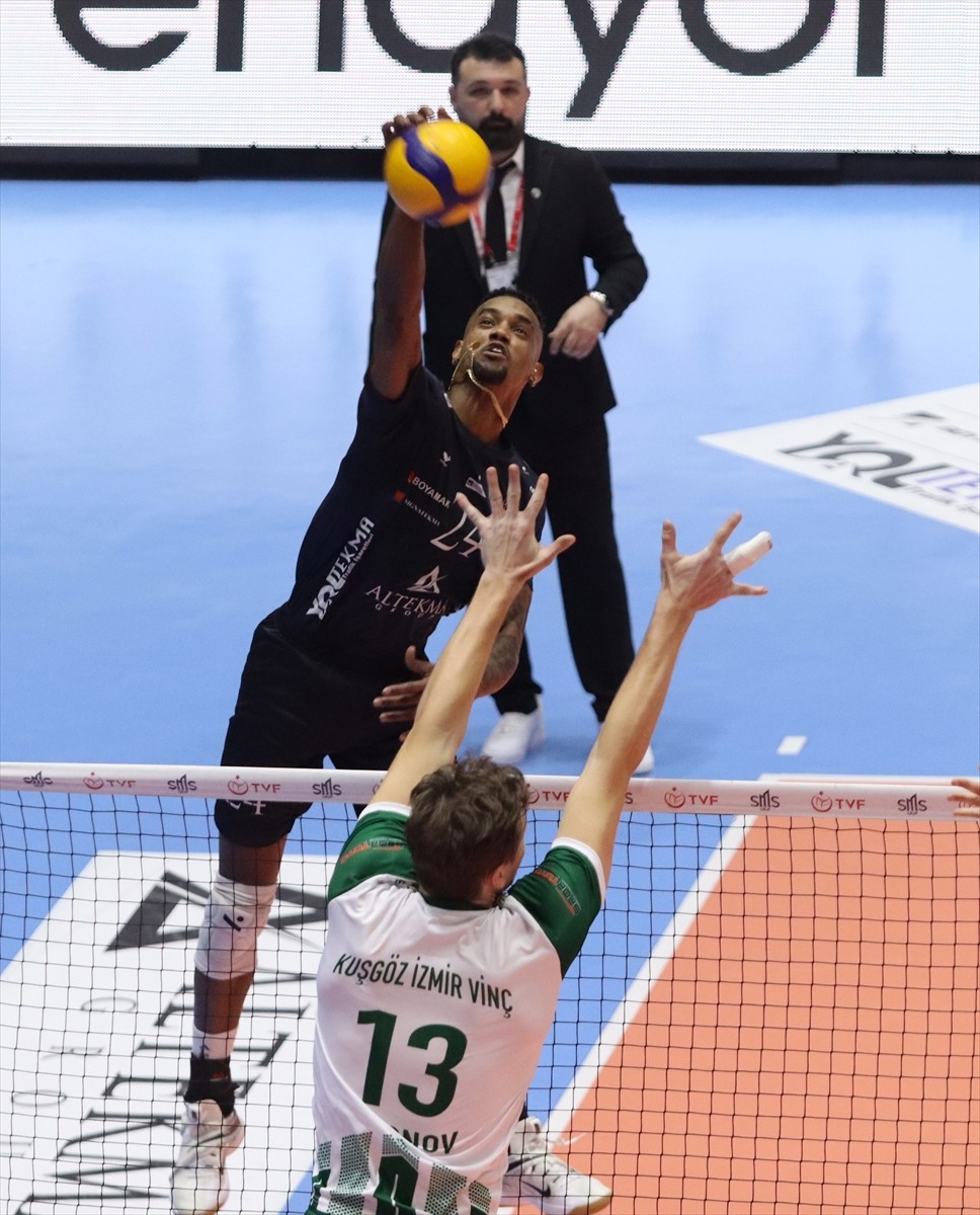 SMS Grup Efeler Ligi 19. hafta karşılaşmasında Altekma ile Kuşgöz İzmir Vinç Akkuş Belediyespor...