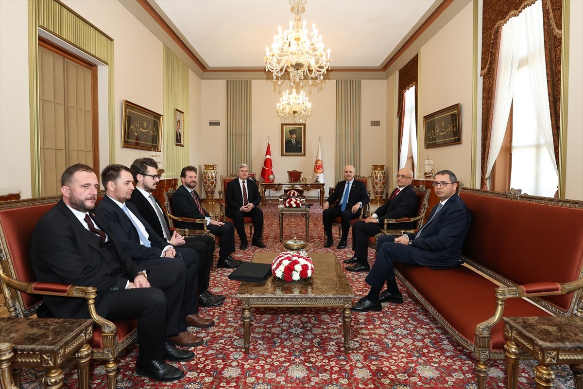 TBMM Başkanı Numan Kurtulmuş, Eski Kuzey Makedonya Cumhurbaşkanı Gjorgi Ivanov ile bir araya...