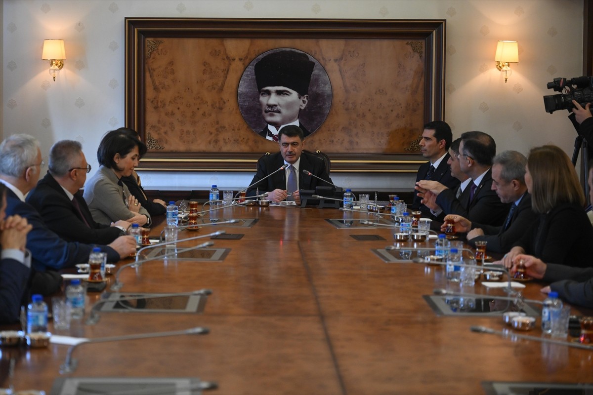 TBMM Bebek Ölümlerini ve Özel Sağlık Kuruluşlarını Araştırma Komisyonu üyeleri, Ankara Valiliği'ne...