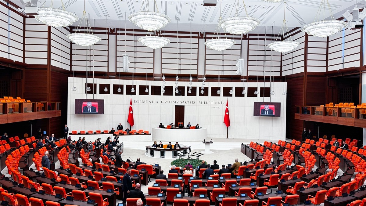 TBMM Genel Kurulu, Başkanlık Divanı teşekkül etmediği için toplanamadı. TBMM Başkanvekili Sırrı...