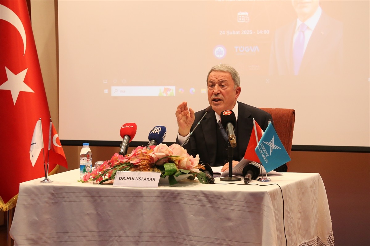 TBMM Milli Savunma Komisyonu Başkanı ve AK Parti Kayseri Milletvekili Hulusi Akar, Eskişehir...