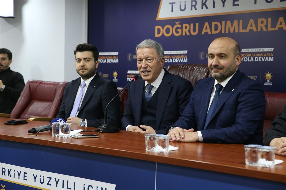 TBMM Milli Savunma Komisyonu Başkanı ve AK Parti Kayseri Milletvekili Hulusi Akar (sol 2)...