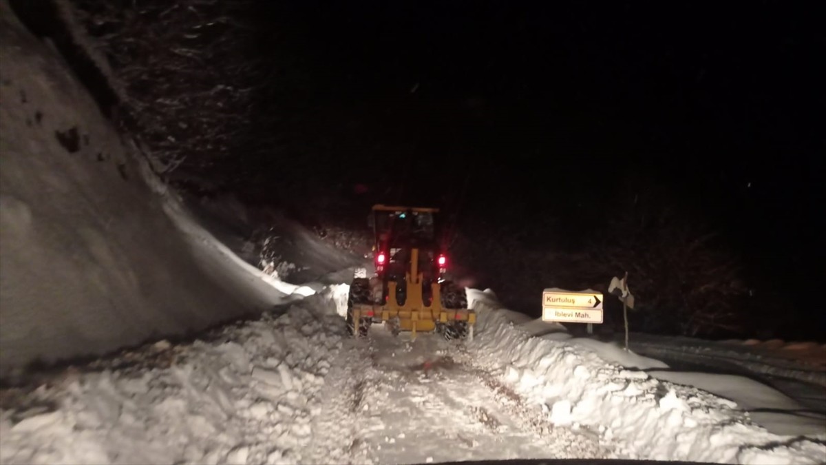  Tokat'ın Erbaa ilçesinde, ahırda bir büyükbaş hayvanın yaraladığı kişi, 4 saatlik çalışma sonrası...
