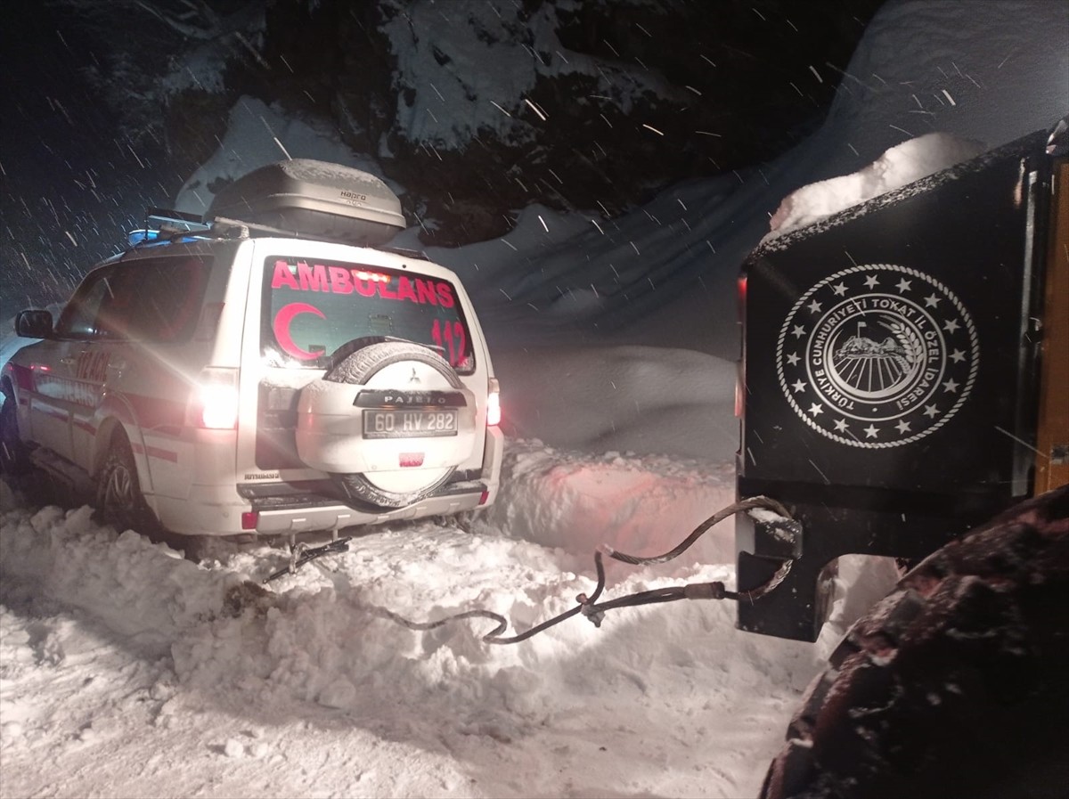  Tokat'ın Erbaa ilçesinde, ahırda bir büyükbaş hayvanın yaraladığı kişi, 4 saatlik çalışma sonrası...