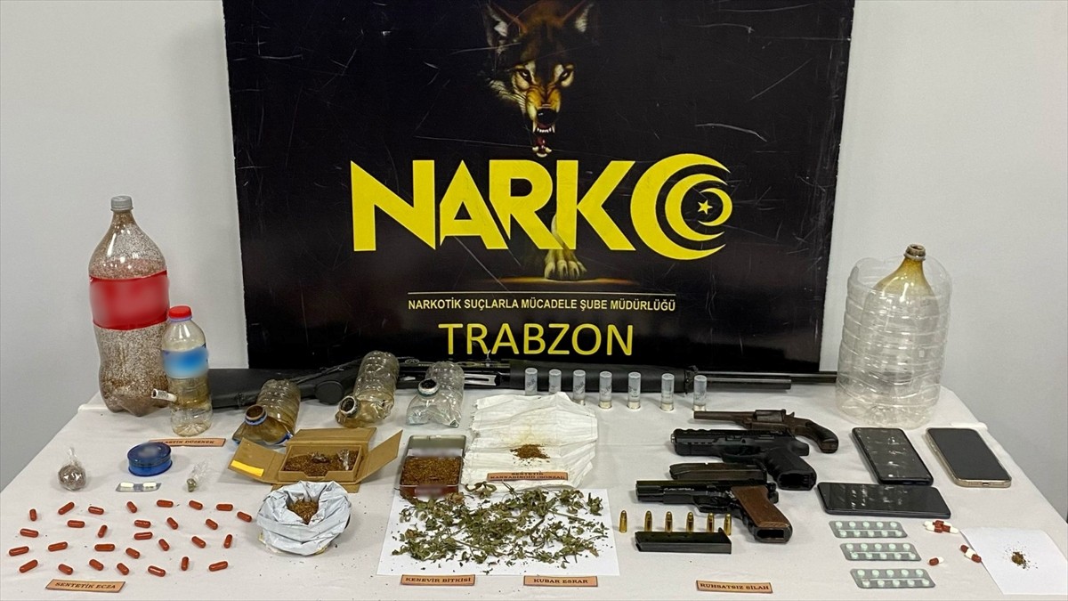 Trabzon'da düzenlenen uyuşturucu operasyonunda 11 zanlı gözaltına alındı. Aramalarda, 128,72 gram...