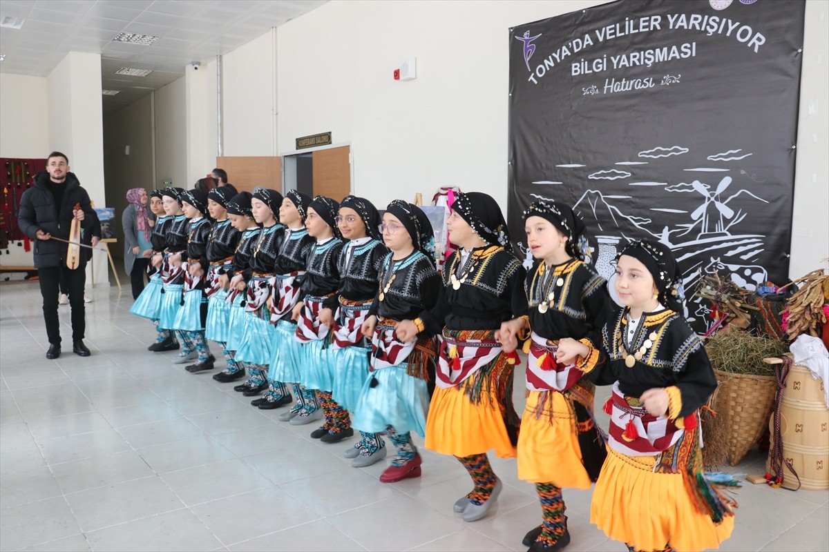 Trabzon'un Tonya ilçesinde hayvancılıkla geçinen velilerin katıldığı bilgi yarışmasında, dereceye...