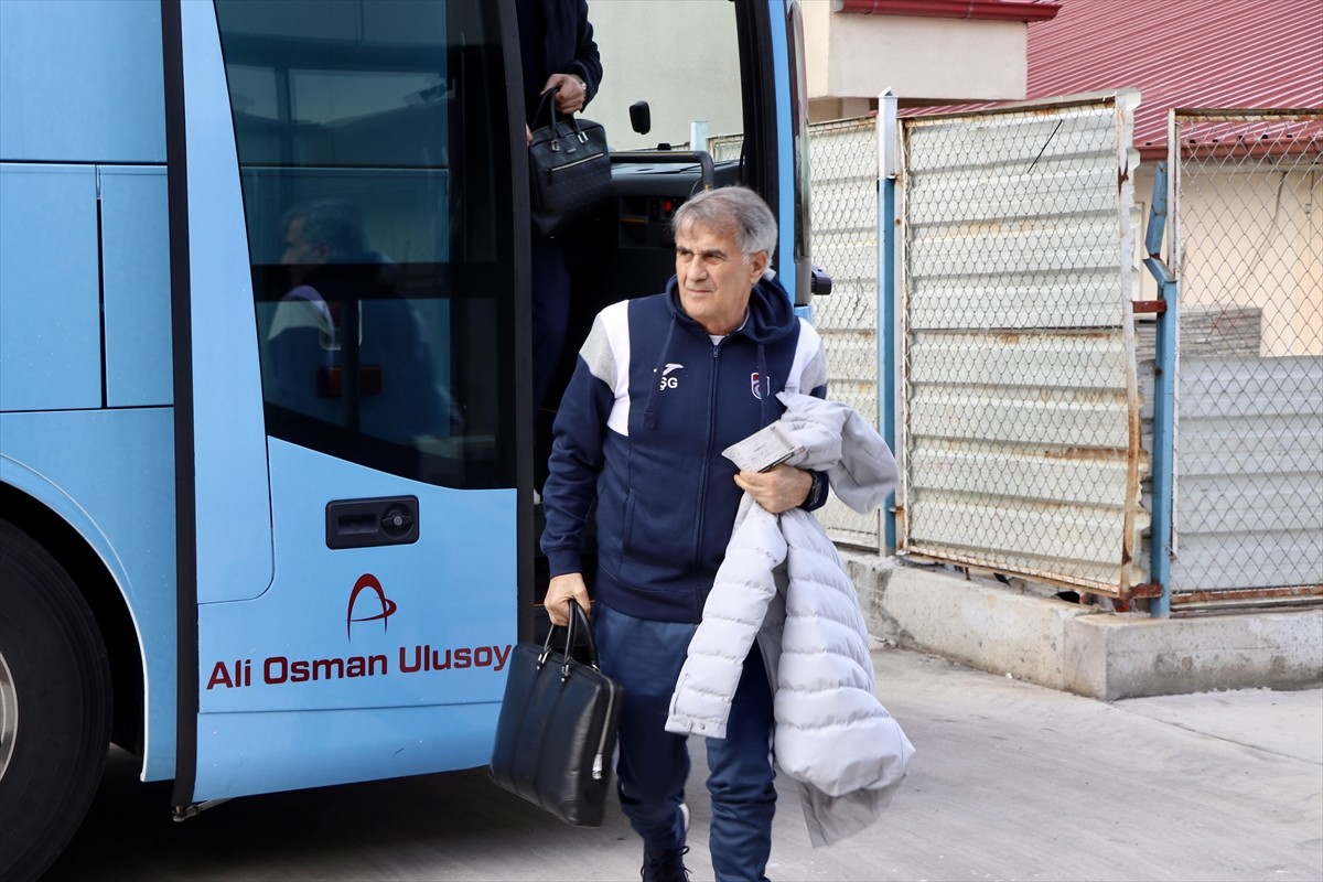 Trabzonspor, Trendyol Süper Lig'in 24. haftasında yarın deplasmanda Beşiktaş ile yapacağı maç için...