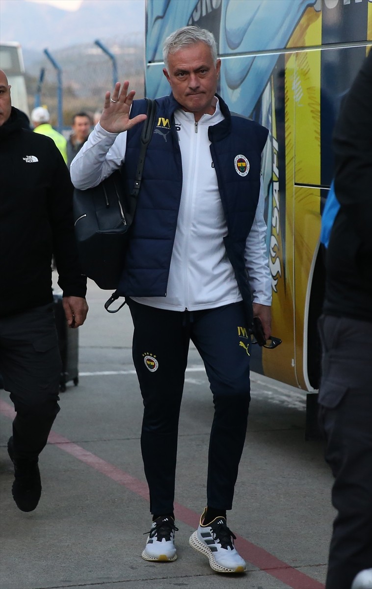 Trendyol Süper Lig'in 23. haftasında yarın Corendon Alanyaspor'a konuk olacak Fenerbahçe...