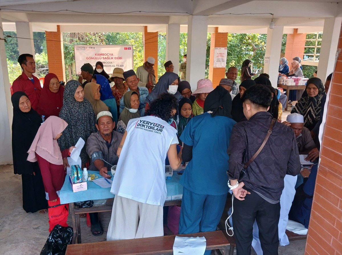 Türk İşbirliği ve Koordinasyon Ajansı Başkanlığı (TİKA) ve Yeryüzü Doktorları, Kamboçya’da sağlık...