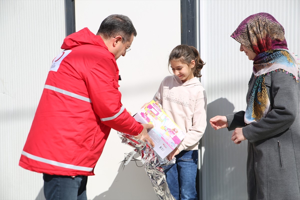 Türk Kızılay Hatay Şubesi, Antakya ile Defne ilçelerinde ve buralardaki konteyner kentlerde...