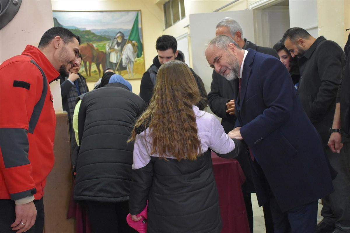 Türk Kızılay, Suriye'nin başkenti Şam ile Kuneytra ilinde yaşayan 1250 ihtiyaç sahibi aileye...