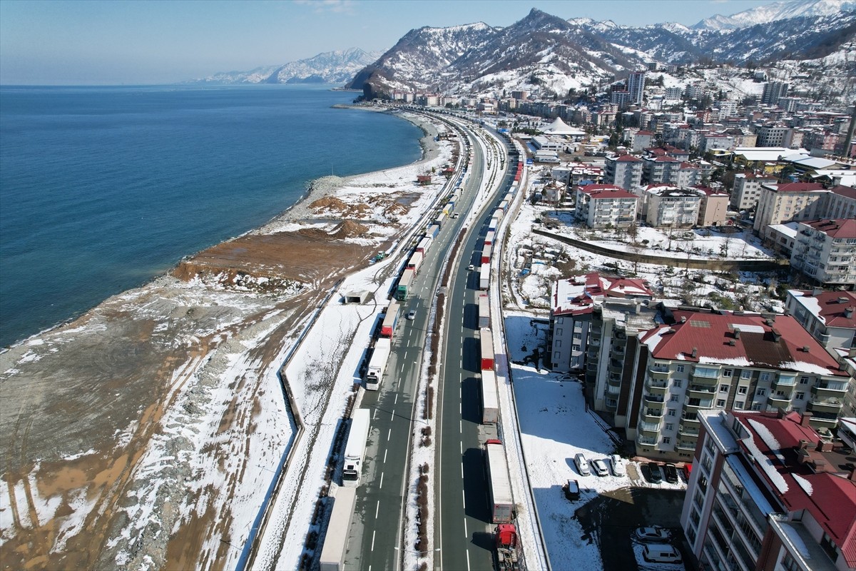 Türkiye'nin Kafkaslar ve Orta Asya'ya açılan en önemli kara hudut kapısı konumundaki Sarp Sınır...