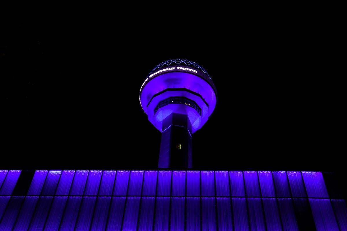 Türkiye'nin sembol binaları, 4 Şubat Dünya Kanser Günü'nde hastalığa ve erken tanının önemine...