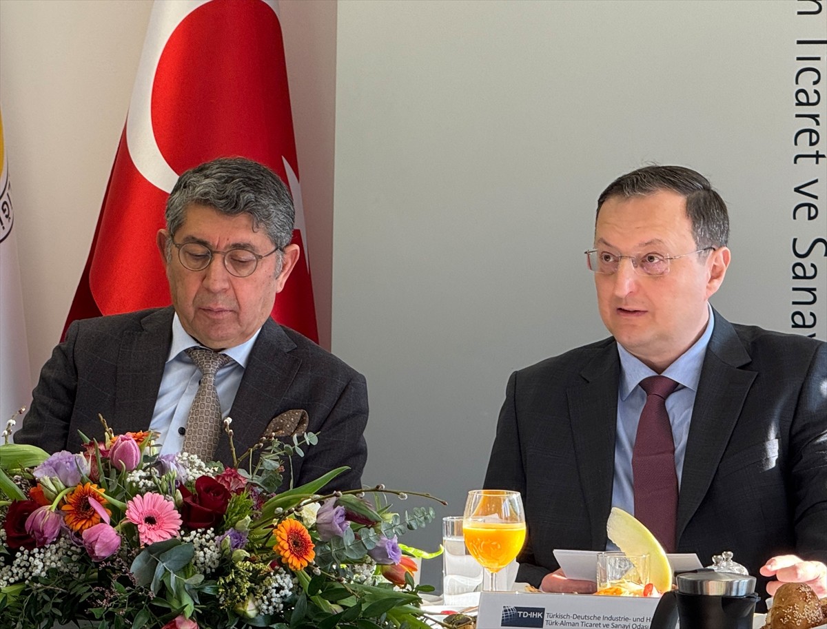 Türkiye'nin yeni atanan Berlin Büyükelçisi Gökhan Turan (sağda), Türk-Alman Ticaret ve Sanayi...