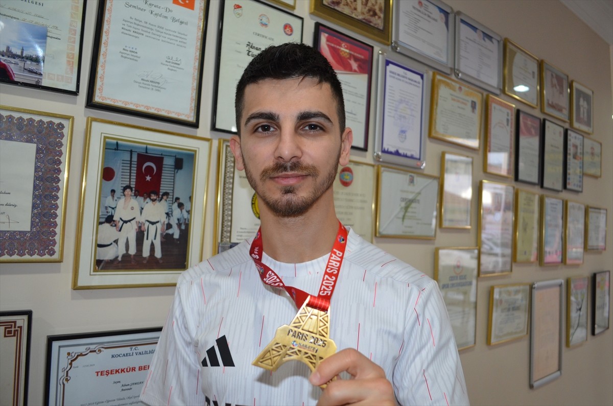 Türkiye'ye karatede ilk olimpiyat madalyasını kazandıran Eray Şamdan, Karate 1 Premier Lig'in...