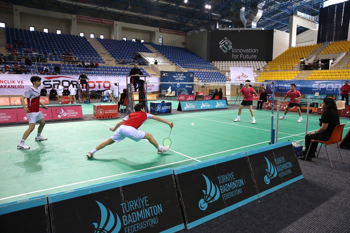 Türkiye Badminton Federasyonu tarafından Eskişehir'de gerçekleştirilen 17 Yaş Altı Türkiye...
