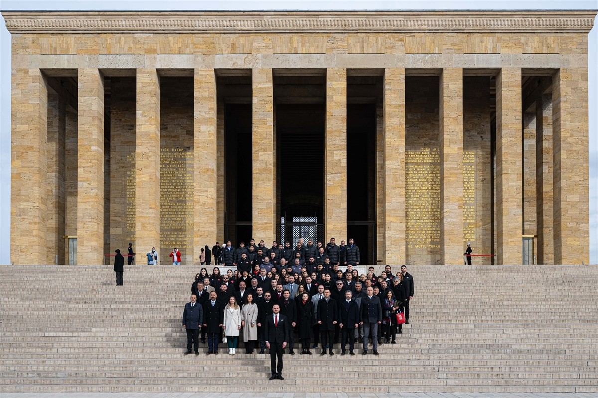Türkiye Hentbol Federasyonu (THF) Başkanı Mesut Çebi ile yönetim kurulu üyeleri ve milli...
