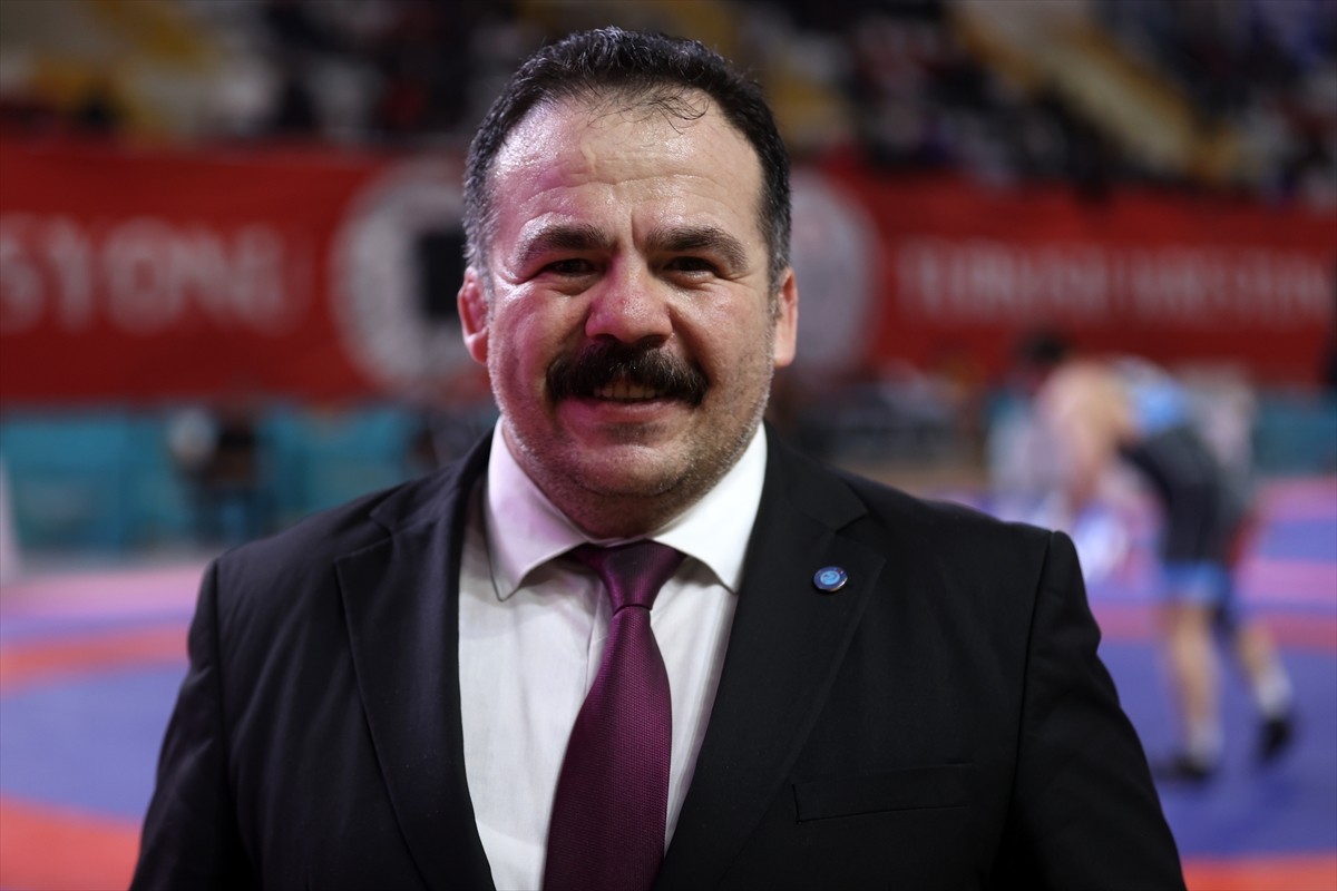 Türkiye İşitme Engelliler Spor Federasyonu (TİESF) Başkanı Dursun Gözel, 23 Yaş Altı Türkiye Güreş...