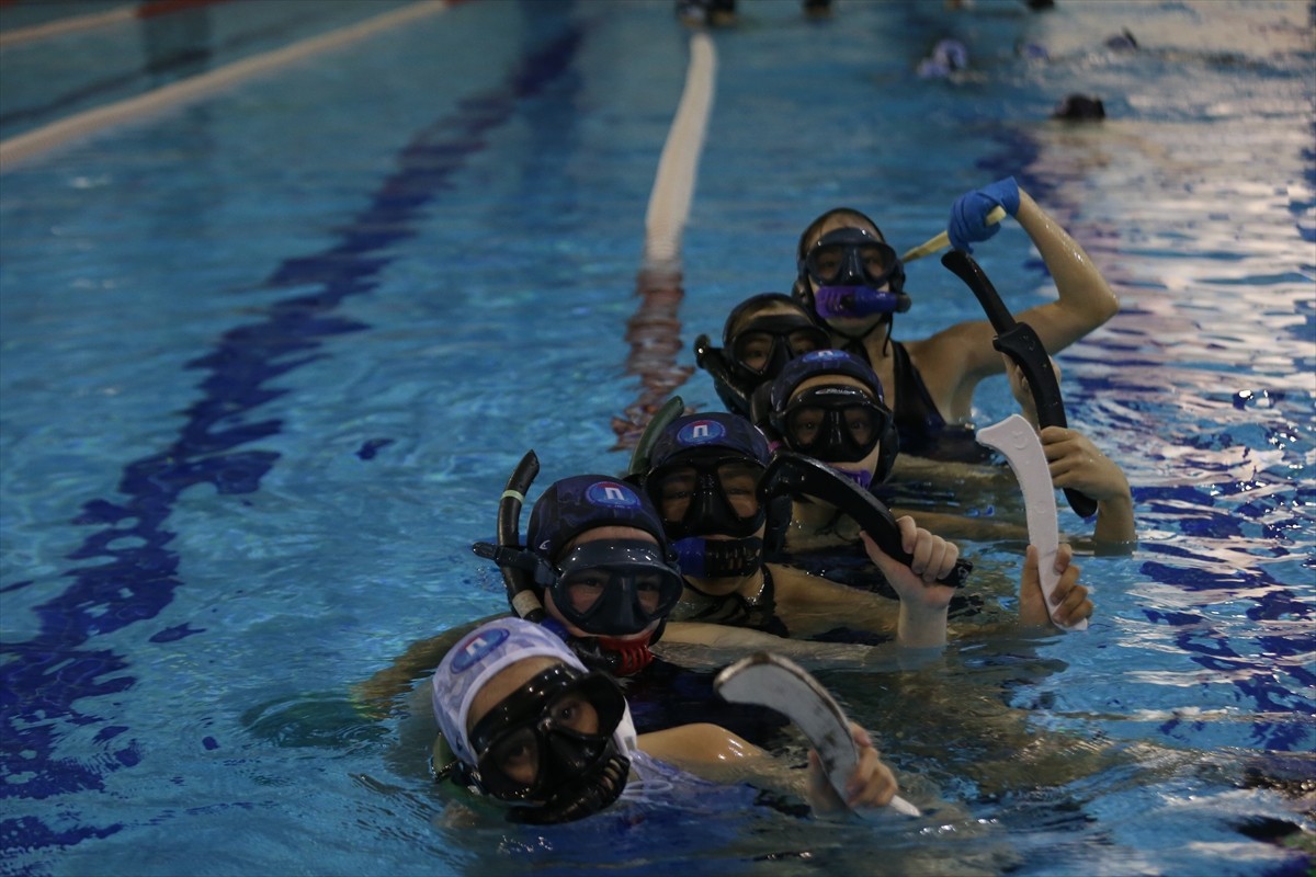 Türkiye Sualtı Sporları Federasyonunun (TSSF), 6-9 Şubatta Kütahya'da düzenlediği sualtı hokeyi 15...