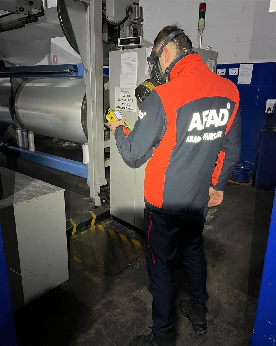 Uşak'ta tekstil fabrikasında çalışan 17 işçi karbonmonoksit zehirlenmesi şüphesiyle hastaneye...