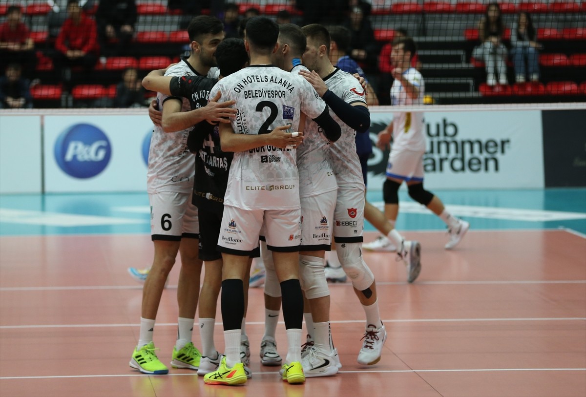 Voleybolda SMS Grup Efeler Ligi'nin 21. haftasında On Hotels Alanya Belediyespor, Arkas Spor ile...