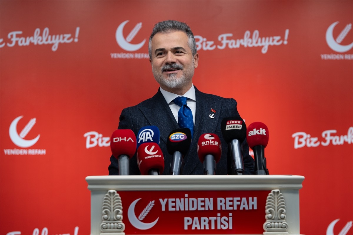 Yeniden Refah Partisi Genel Başkan Yardımcısı Suat Kılıç, parti genel merkezinde basın toplantısı...