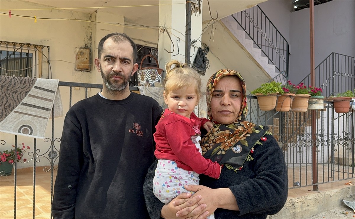 Adana'da 9 ay önce gittikleri semt pazarında alışveriş sırasında 3 yaşındaki kızları Naz Sağın'ın...