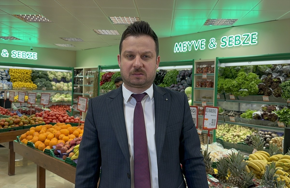 Adana'da Ticaret İl Müdürlüğü ekipleri, Ramazan Bayramı öncesinde fahiş fiyat artışlarının ve...