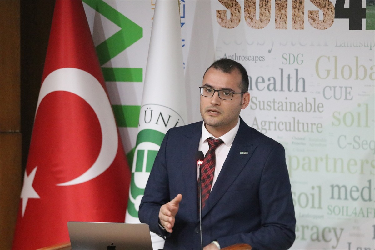 Adana'da Yeşilay ve Çukurova Üniversitesi (ÇÜ) işbirliğinde "Bağımlılıkla Mücadelede Destek...